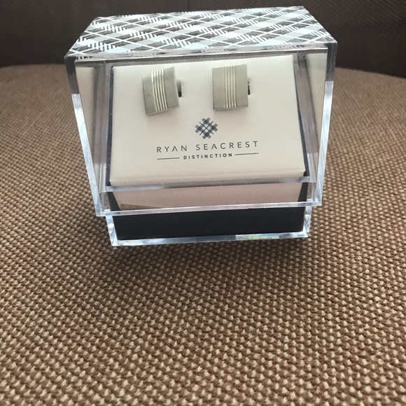 Ryan Seacrest Cufflinks - Picture 2 of 5
